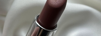 Отличная база от MAC Lustreglass Lipstick в оттенке 540 "Thank's it's MAC!"