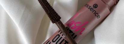 Новая любимица от Essence Lash without limits extreme lengthening & volume 02