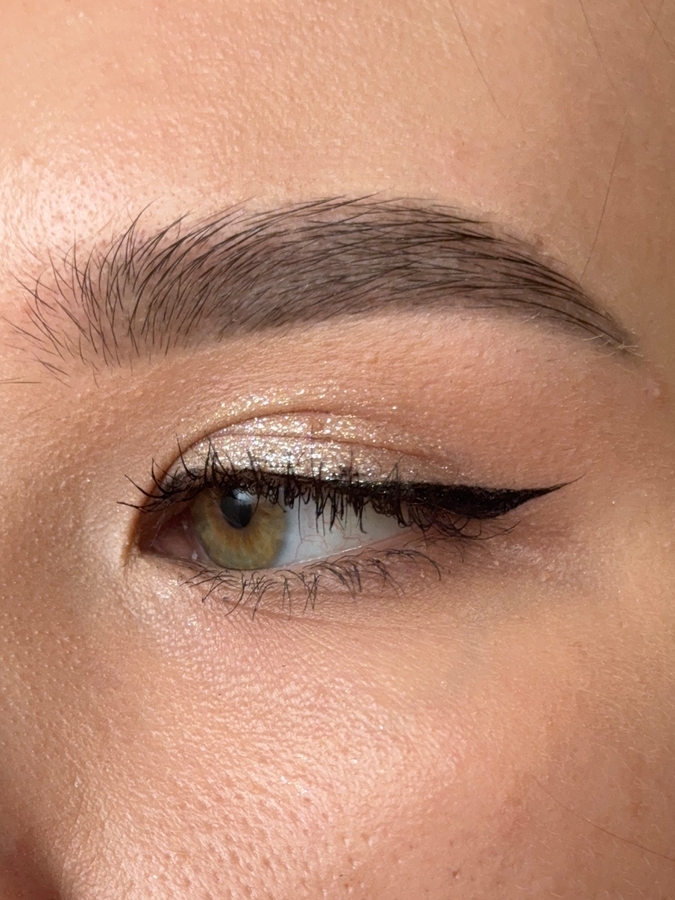 Подводка и тушь те же