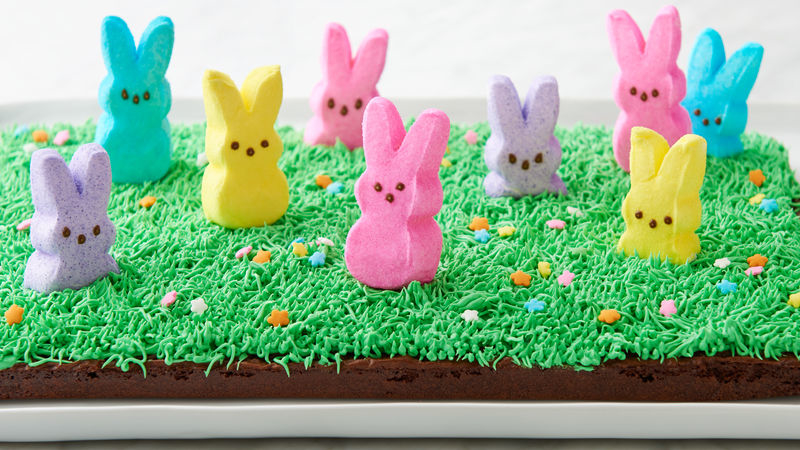Зефирные маршмеллоу-кролики в качестве украшения для торта
