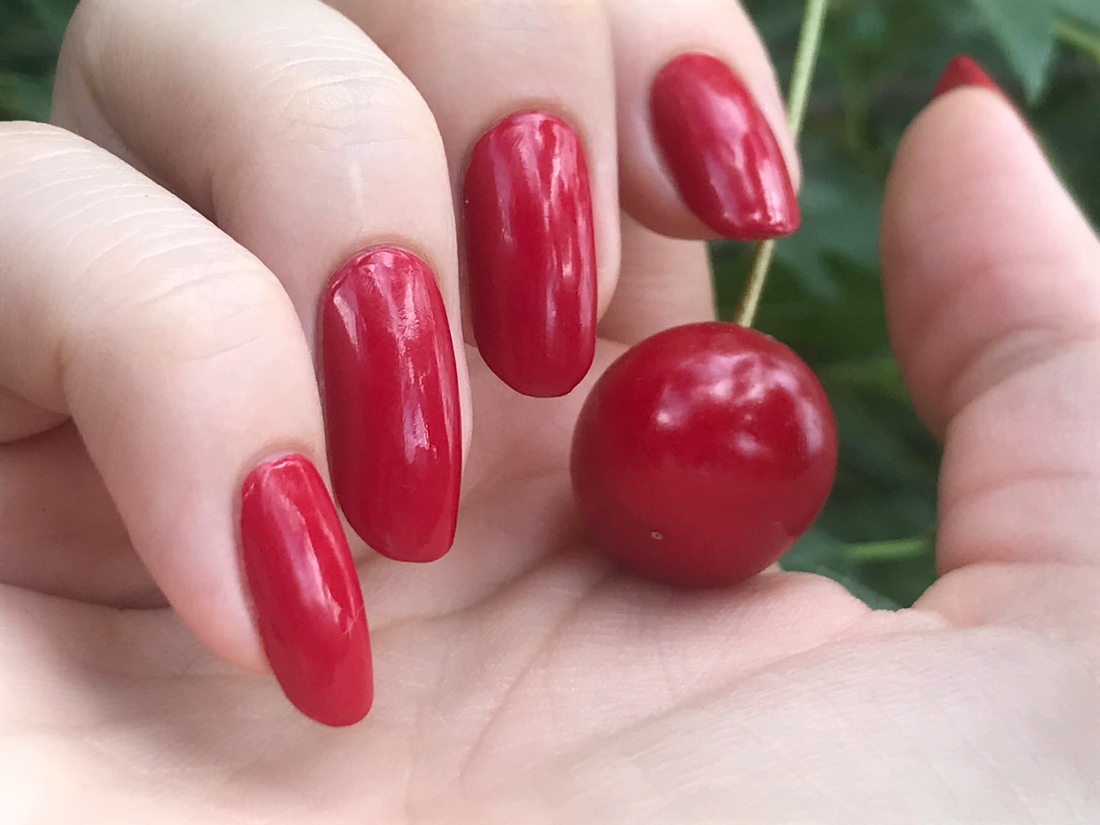 Haute Red  - цвет неспелой вишни, оказывается)
