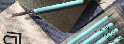 Сложный яркий маникюр с градиентом и облаками обычным лаком