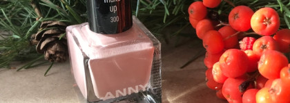Скромный осенний листопад в маникюре с фольгой обычным лаком pink up и anny