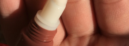 Комфортный и универсальный блеск-бальзам color elixir cushion от Max Factor в оттенке 015 nude glory