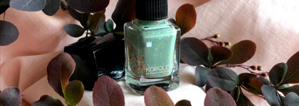 Пруд и кувшинки внутри: лак для ногтей Koroleva The water-lily pond