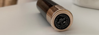 Помада от бренда Anastasia Beverly Hills Matte Lipstick в популярном оттенке “Kiss”