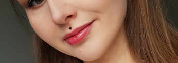 Красные любимчики: помады и блески для губ