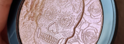 Melt Cosmetics Digital Dust Highlight в оттенке Iluminacion