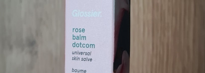 Любимец для сухой кожи губ – Rose Balm Dotcom от Glossier