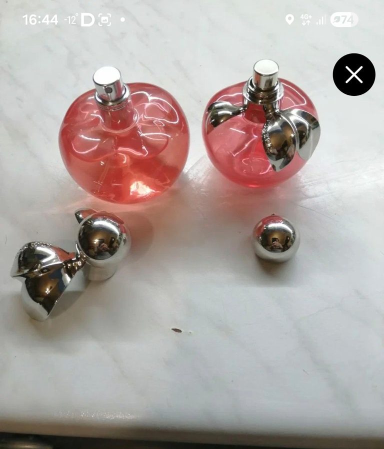 Оригинал с металлической крышкой справа