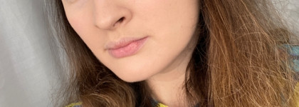 Нескучный нюд с бирюзовым акцентом: когда хочется и ярко, и чтобы на улицу днем можно было выйти