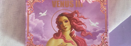 Я не люблю фиолетовый, но нежную Venus III от Lime Crime - обожаю до сих пор