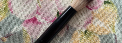 Мои верные спутники в макияжной рутине - кисти, к которым чаще всего тянется рука, а также несколько странных экземпляров