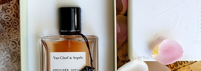 Van Cleef & Arpels Orchidee Vanille - элегантная ваниль и орхидеи лепестков заманчивый изгиб