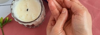 Relax time c ароматической свечой OK beauty Santal & Berries