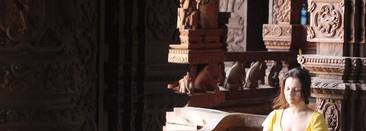 Giorgio Armani Prive Encens Satin окутывает особой аурой бархатистых теплых нот