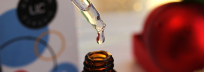 Сыворотка для лица Uvinion, увлажняющая с кровью дракона и гиалуроновой кислотой