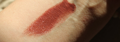 Если кофе на губах, то только MAC Macximal Sleek Satin Lipstick Crème In Your Coffee - идеальный коричневый