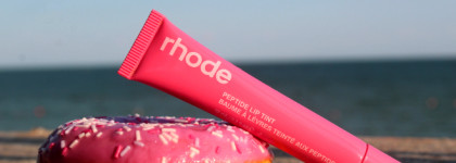 Яркое искристое лето с Rhode peptide lip tint Sugar Cookie