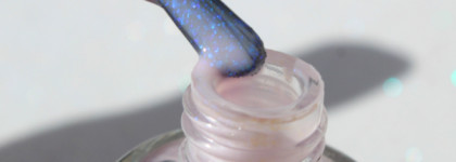 Holo Day: холодный зимний маникюр с лаком для ногтей Masura nail polish в оттенке 1730 "Сама нежность"