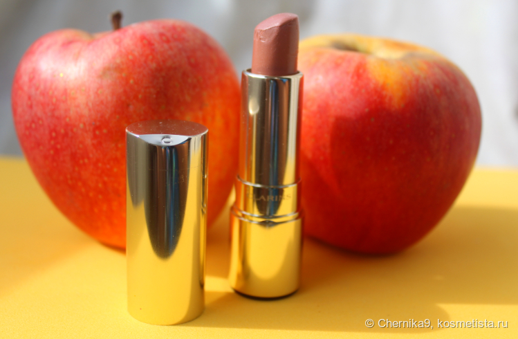 Помада в открытом виде