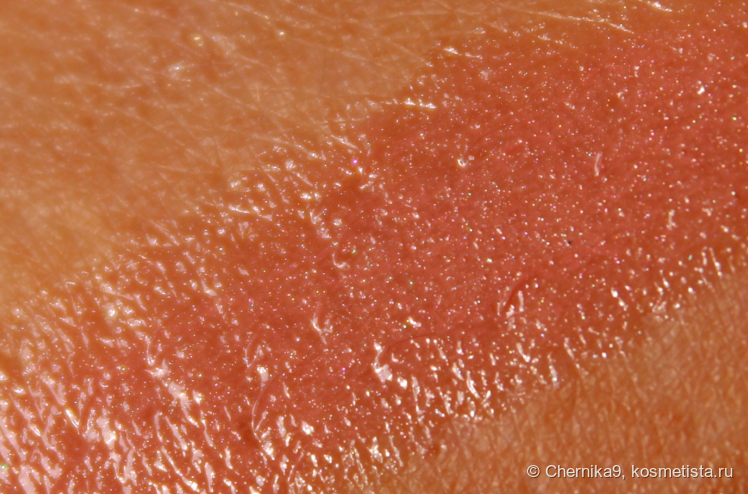 Текстура помады близко в тени