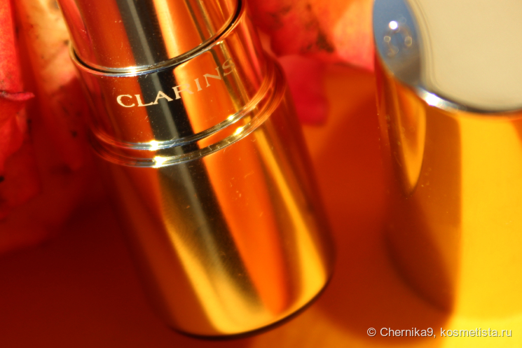 Название бренда на самой помаде