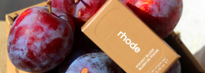 Палитра месяца Rhode pocket blush в оттенке plum: любовь с первого взгляда