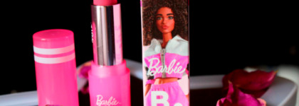 Barbie & Banila Co Velvet Blurred Veil Lipstick в оттенке PK05 Style Icon: палитра месяца в дизайне 90-х