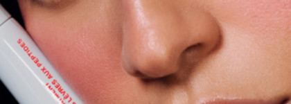 Любимый Rhode peptide lip treatment: strawberry glaze назло туманам