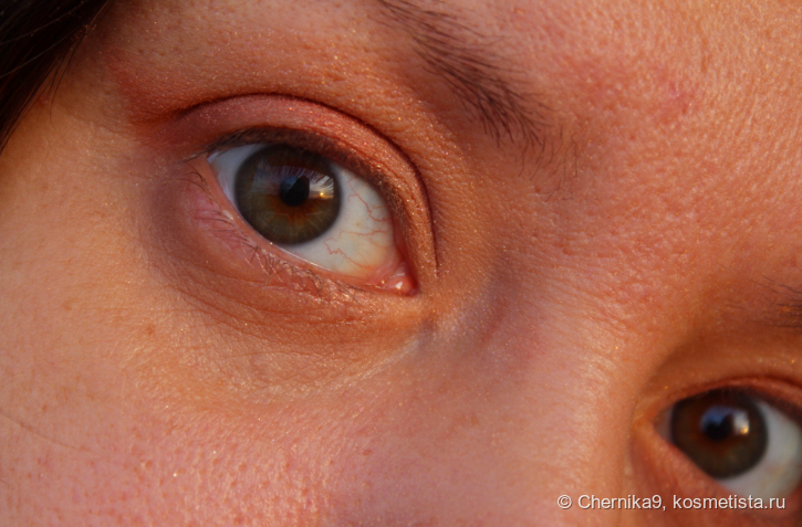 В углу сделана стрелка самым тёмным оттенком, смотрите, какой он рыжий