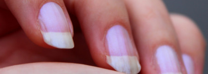 Лак для ногтей Yolo base+care 181: зимняя нежность в лёгком оттенке