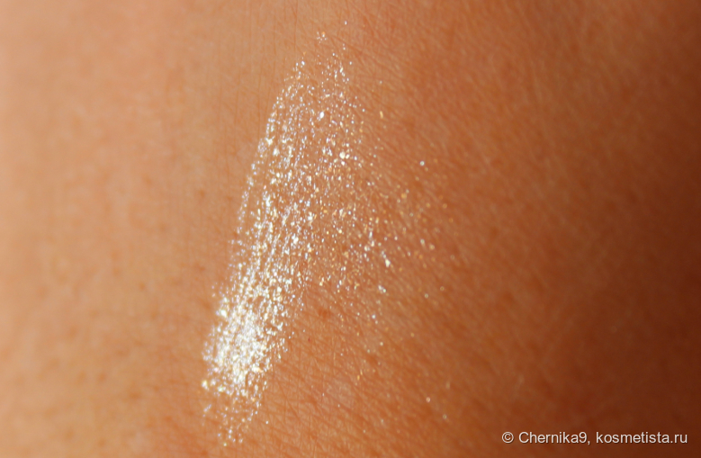 Растушёванный свотч туши в тени