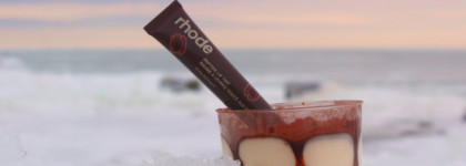 Rhode Scented peptide lip tint espresso 2025: находка для зимних путешествий