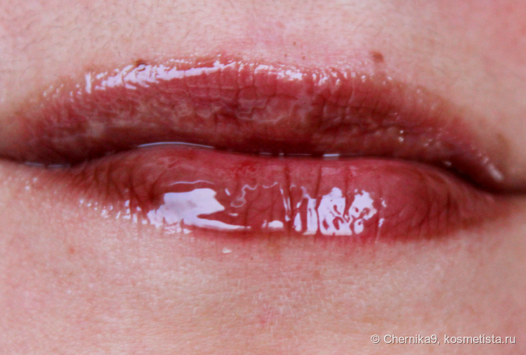 Дневной тусклый свет у окна толстый слой