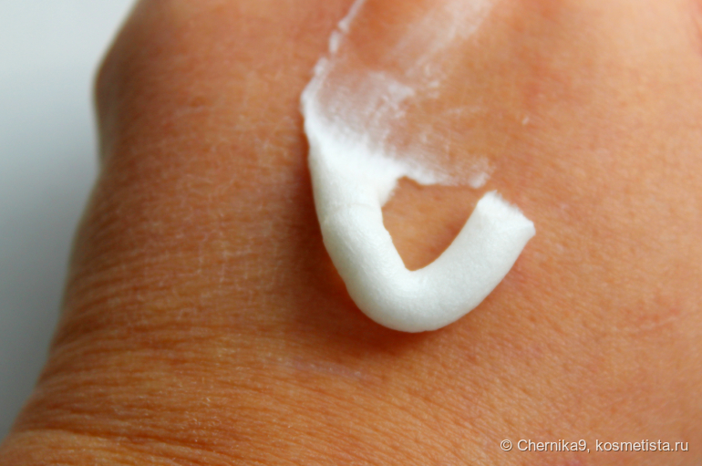 Пенка в дневном свете сразу после выдавливания