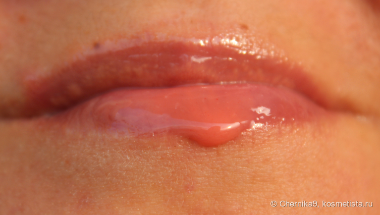 Специально сняла с капелькой, чтобы показать оттенок при наслаивании