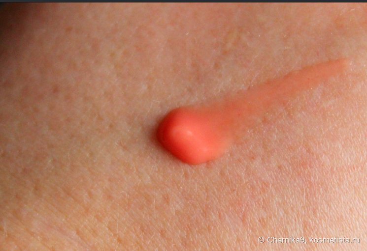 Свотч на руке тинта дневной свет