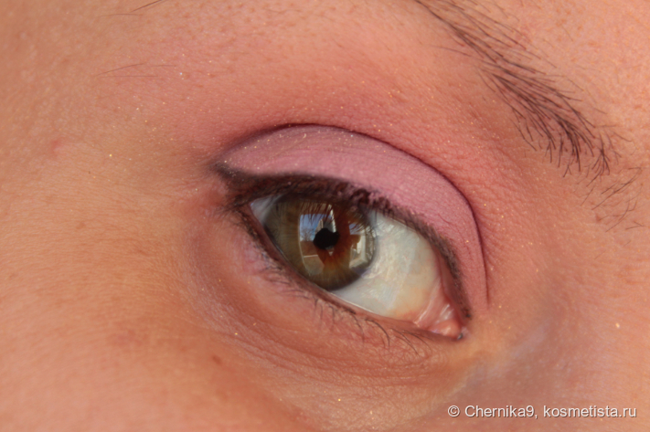 С розовыми тенями