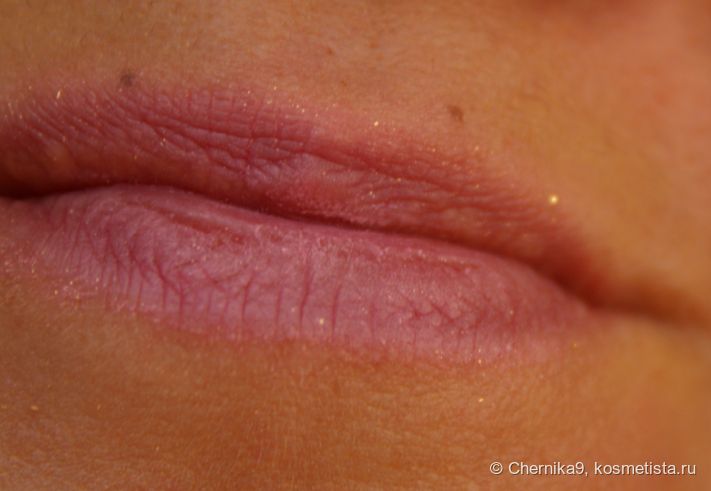 Губы с тенями в тени