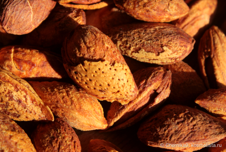 Жареный миндаль