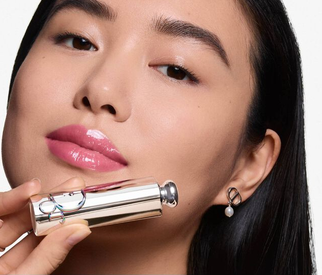 Розовая помада