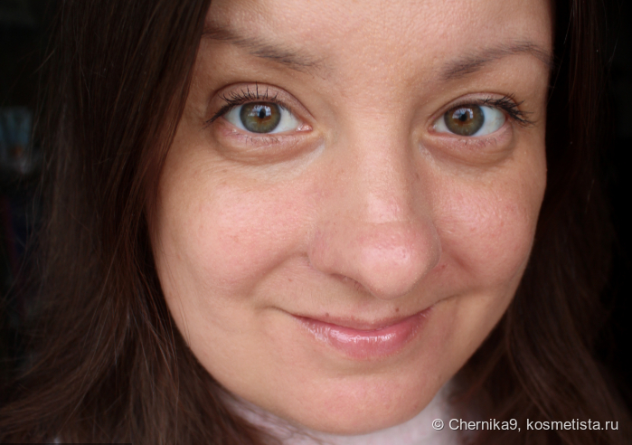 С тушью и тональным средством