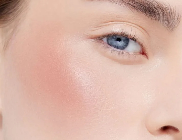 Румяна близко