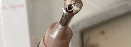 Сказала отёкам не до свидания, а пока с новинкой от Clarins. Сыворотка для кожи вокруг глаз V Shaping Facial Lift