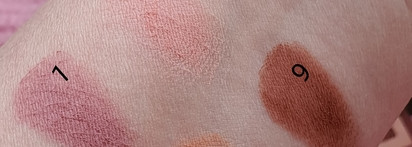 Розовая красавица от Huda Beauty Light Nude Obsessions Eyeshadow Palette