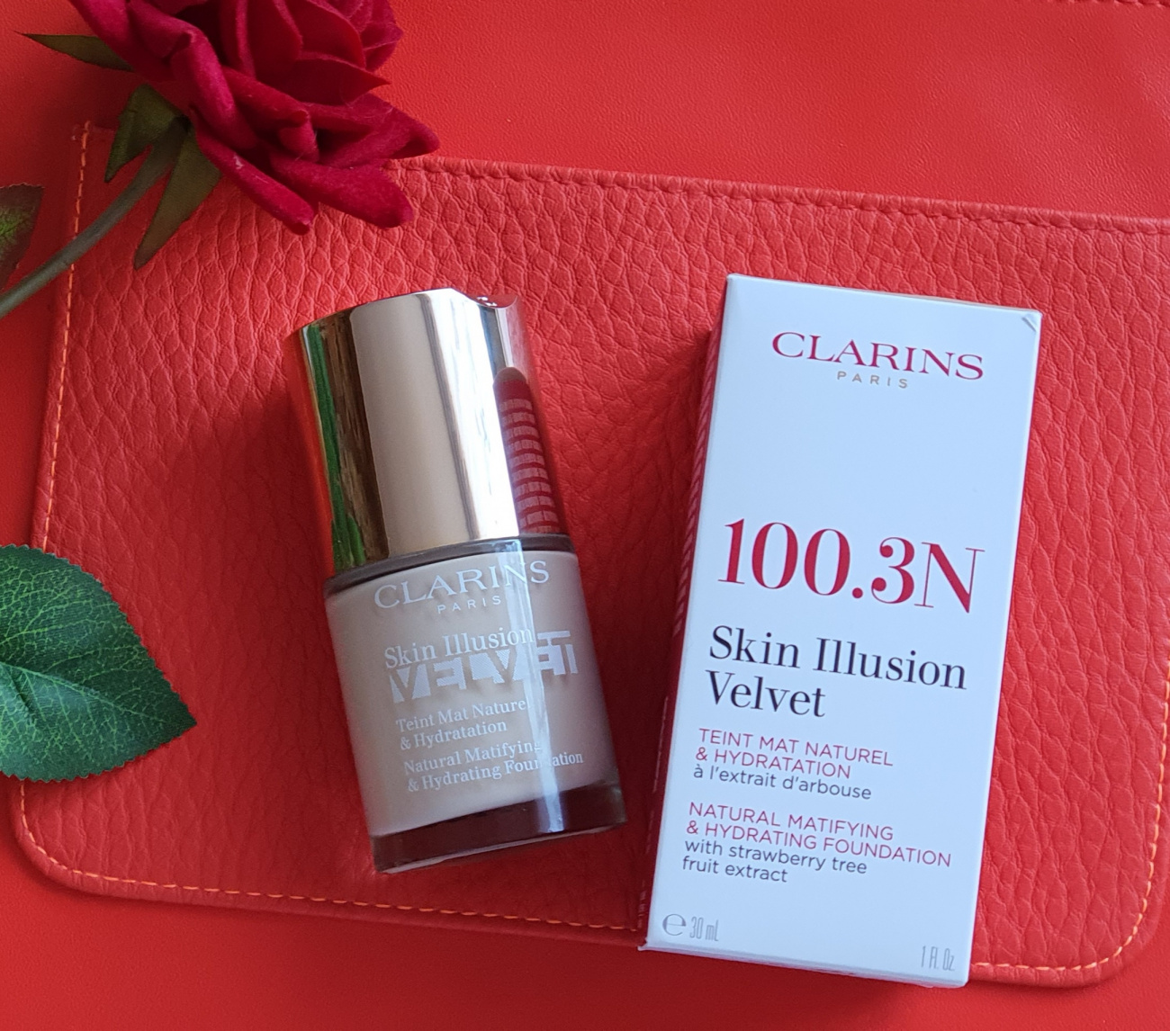 Skin illusion отзывы. Clarins Skin Illusion Velvet. Clarins 100.3n Skin Illusion Velvet. Кларанс скин Иллюжн вельвет. Clarins Skin Illusion Velvet оттенки.