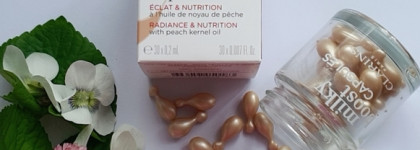 Тональный флюид в капсулах Clarins Milky Boost Capsules