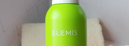 Пенка, которая хорошо справляется с макияжем Elemis superfood cica calm cleansing foam