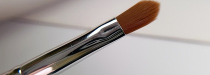 Лучший фитокорректор для кожи вокруг глаз Sisley Phyto-Сernes Eclat Eye Concealer 1